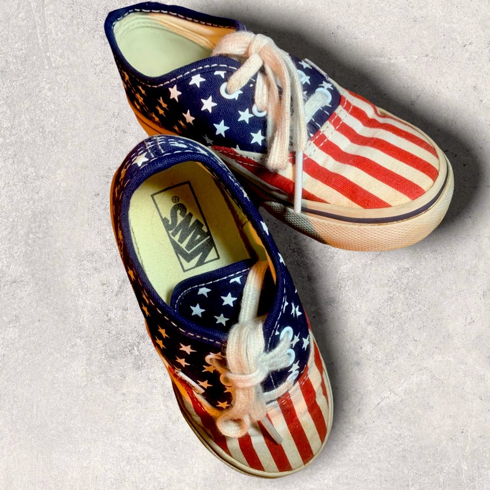 Toddler/little kids size 9.5 Vans american flag worn a handful of times.